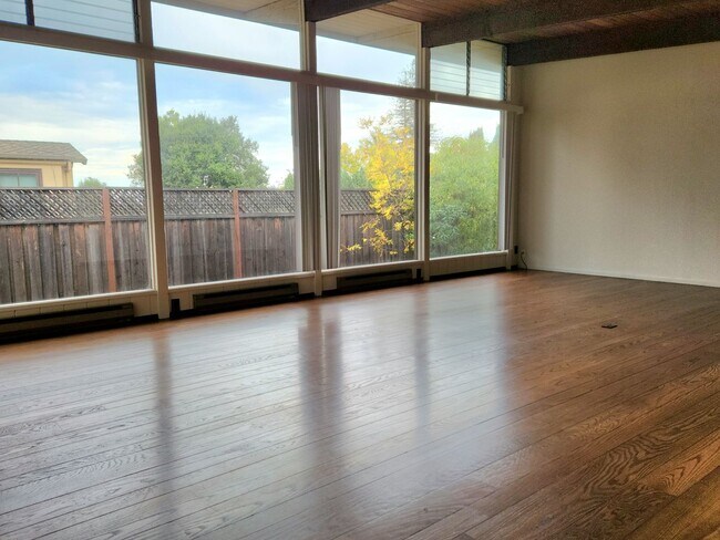 Building Photo - 13590 Saratoga Vista Ave