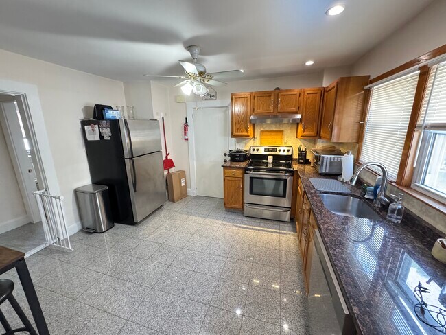 Foto del edificio - 71 Edenfield Ave