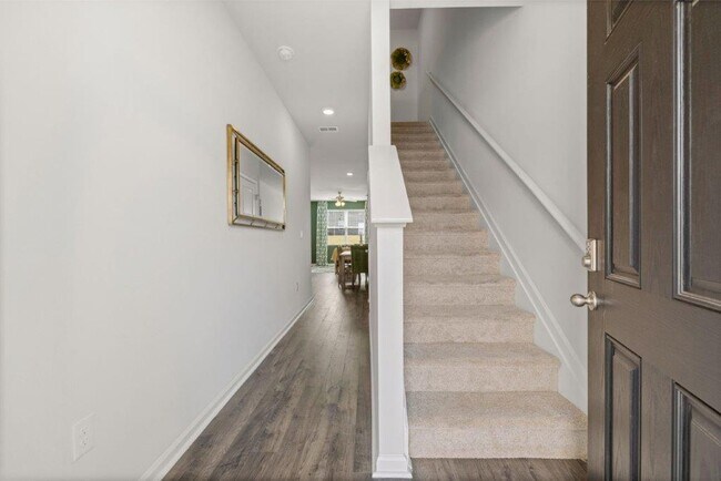 Foto del edificio - 801 Grovebury Ct