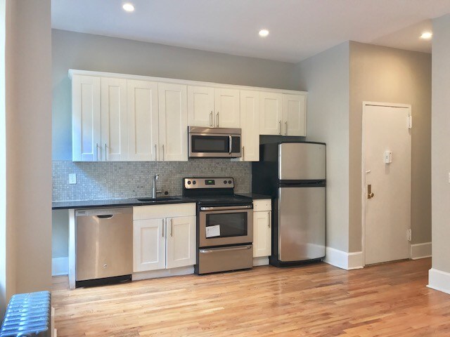 Primary Photo - 140 W 111th St