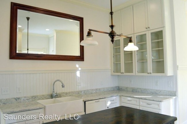 Building Photo - 5 br, 3 bath House - 1820 S. Main St