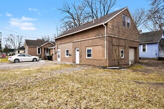 Building Photo - 906 E Pine St