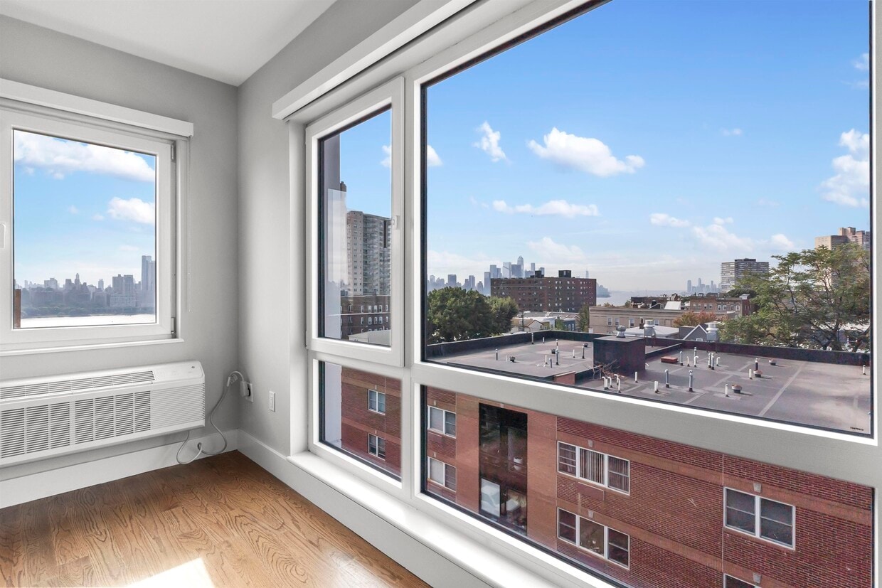 Primary Photo - 60 68th St