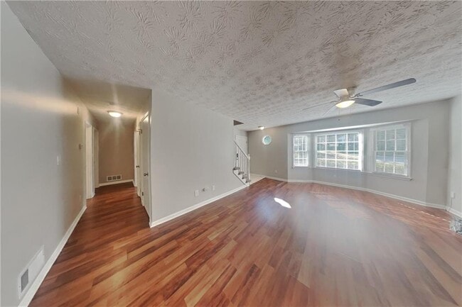 Foto del edificio - 121 Chantilly Ln