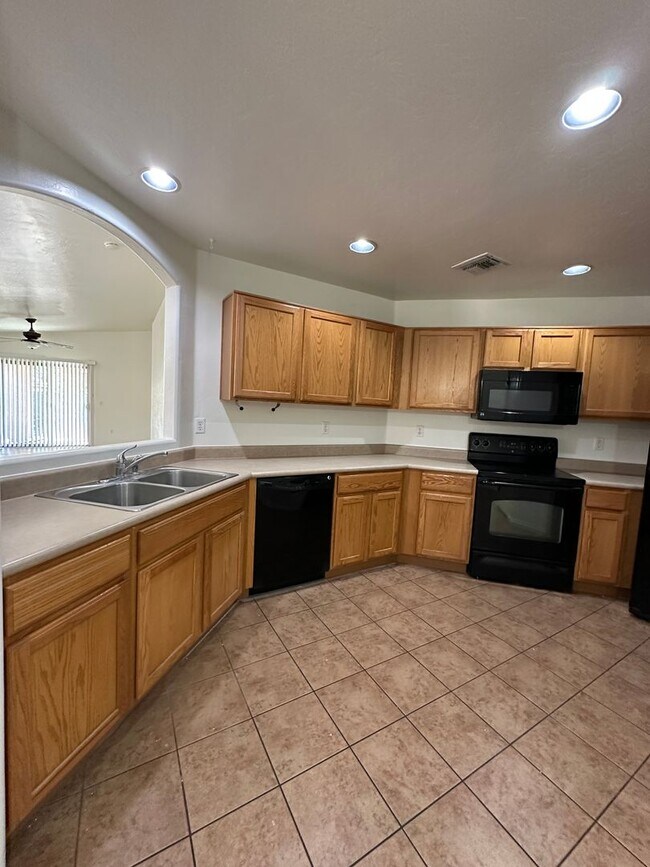 Foto del edificio - Beautiful 3 Bed 2 Bath House!!
