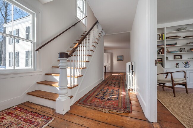 Foto del edificio - 292 Great Barrington Rd