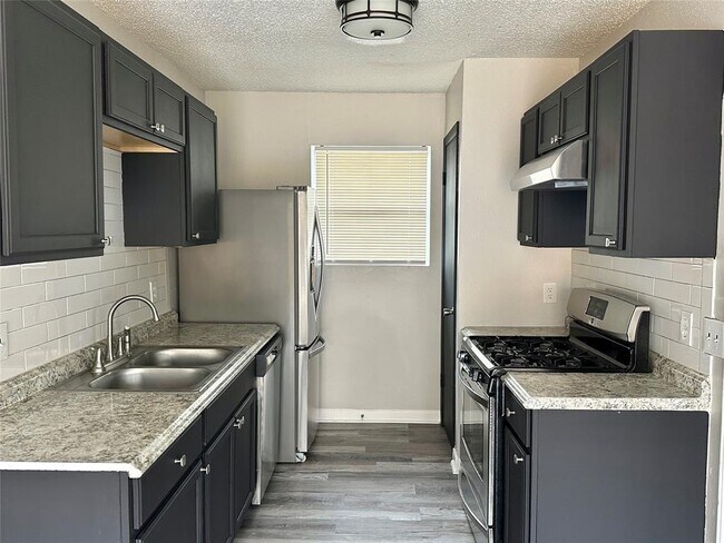Foto del edificio - 14115 Clear Forest Dr