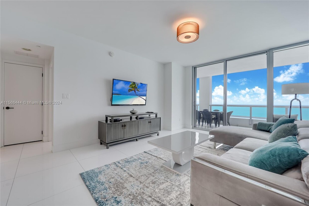 Foto principal - 6799 Collins Ave