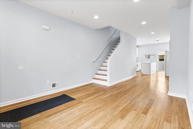 Building Photo - 2139 Latona St
