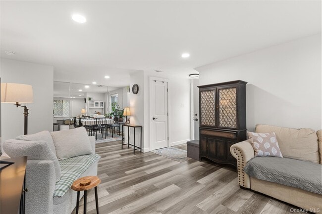 Building Photo - 87 Birchwood Rd