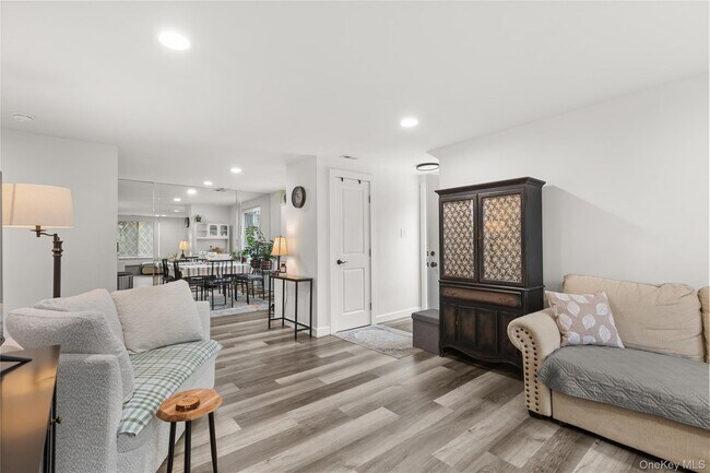 Foto del edificio - 87 Birchwood Rd