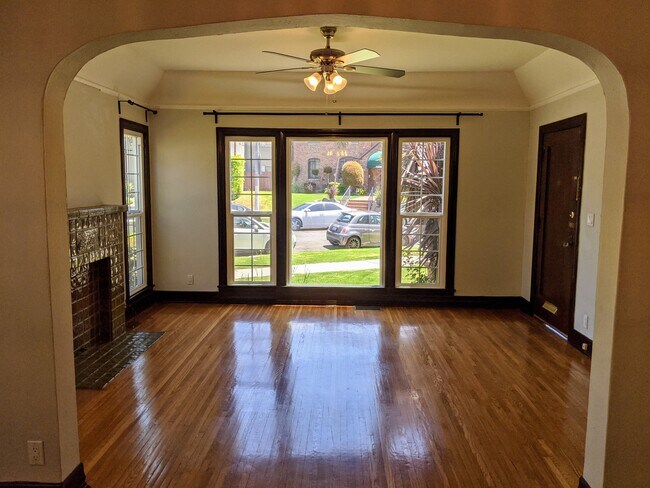 Foto del edificio - 1007 S Orange Dr