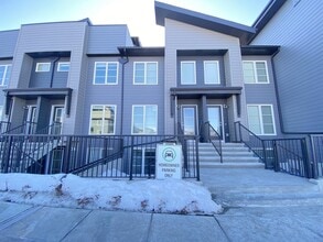 Building Photo - 260-260 Rowley Way NW