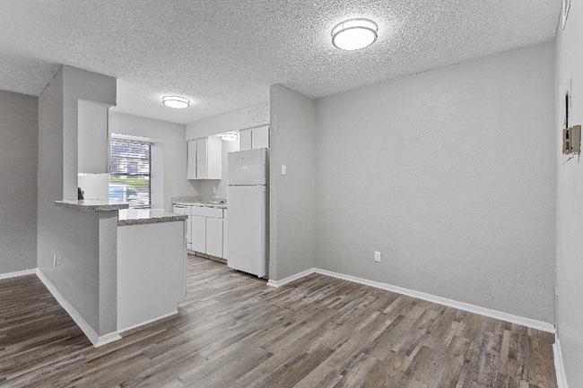 Building Photo - 4709 Wellesley Ave