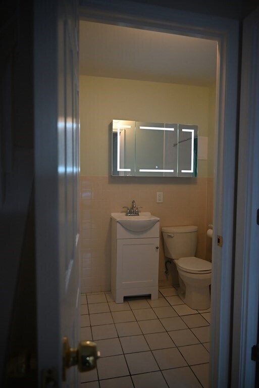 Building Photo - 31 Ellingwood St