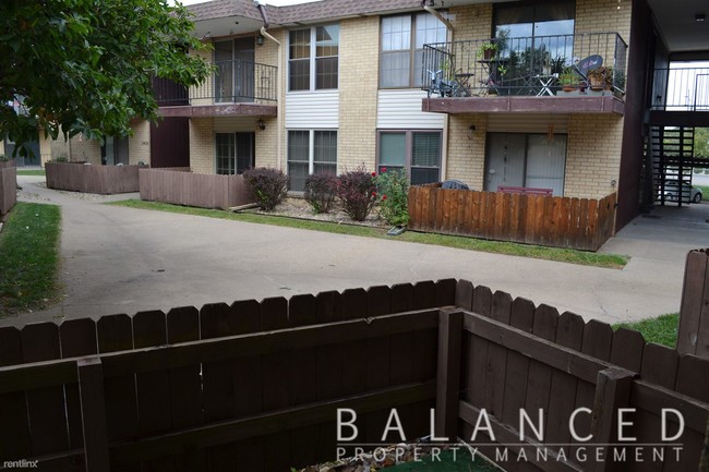 Building Photo - 1 br, 1 bath  - 2922 SW Lydia Ave Apt 127