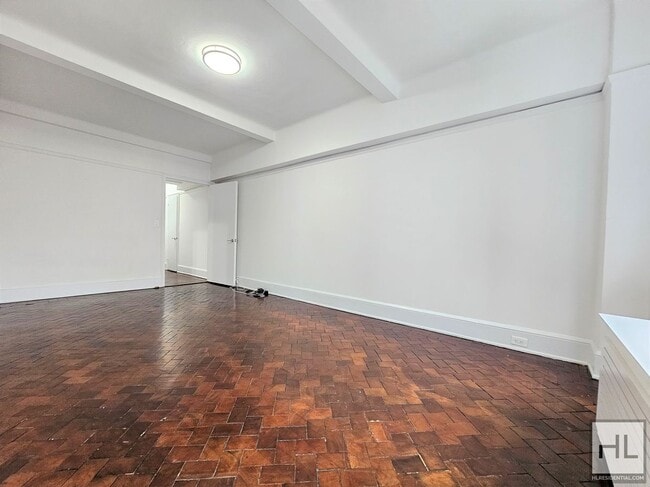 Building Photo - Oversized Eighth-Floor Studio in a Doorman Building Near Central Park