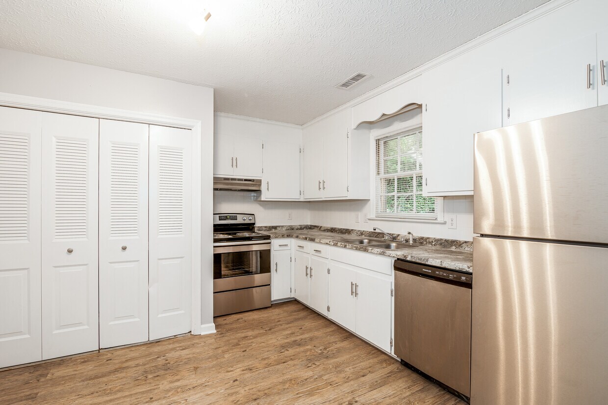 Foto principal - 887 Timberlake Dr