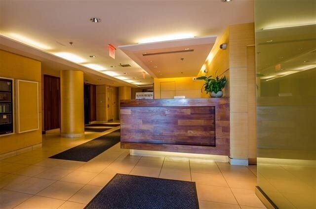 Foto del edificio - 689 Marin Blvd