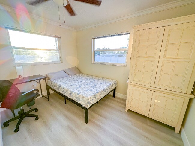 Foto del edificio - 2370 Leon Ave