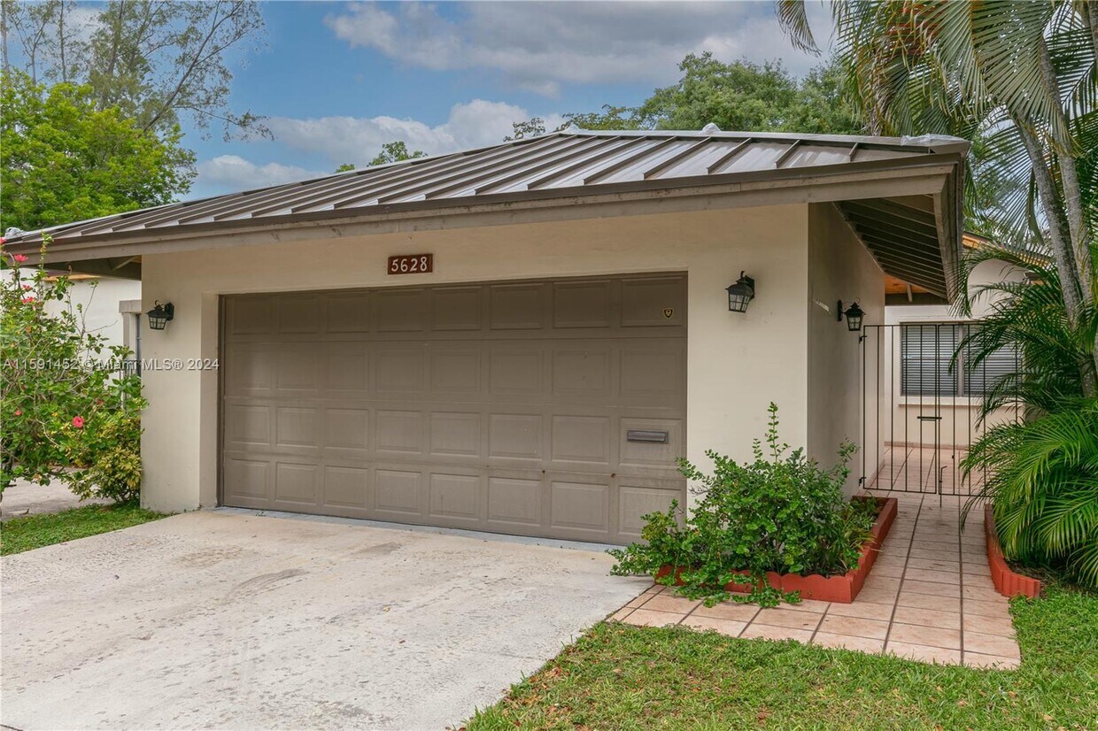 5628 Hammock Ln, Lauderhill, FL 33319 House Rental in Lauderhill, FL