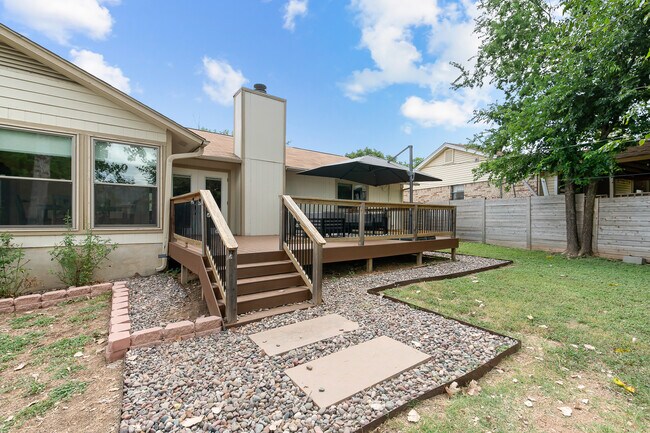 Foto del edificio - 2110 Spring Breeze Dr