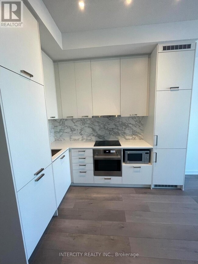 Building Photo - 10 Honeycrisp Cres