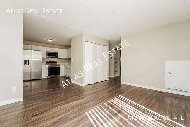 Building Photo - 2 WEEKS FREE RENT IF MOVED IN BY 8/15!  3 ...