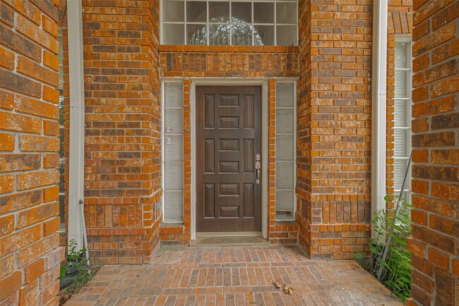 Building Photo - 1327 W Forest Dr