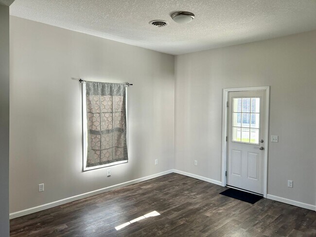 Foto del edificio - Recently Remodeled 3-Bed/1-Bath House in B...