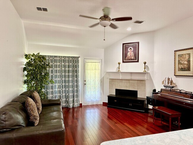 Foto del edificio - 5632 Rickshaw Ln