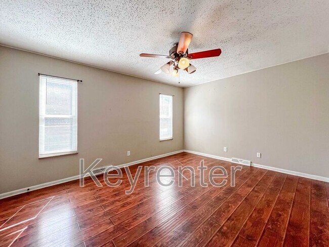 Building Photo - 12204 W Kingsgate Rd