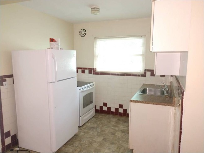 Building Photo - 4437 Ridgeview Ave