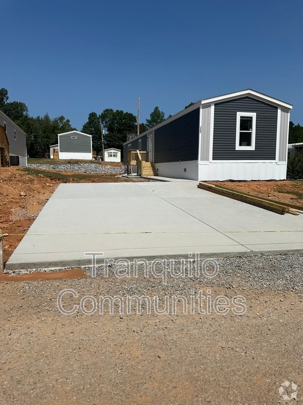 Building Photo - 114 Hubert Dr