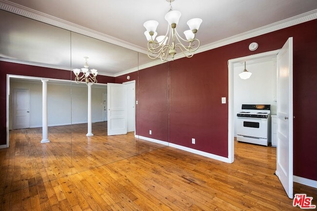 Foto del edificio - 1323 N Olive Dr