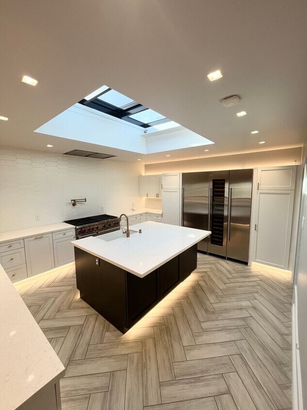 Primary Photo - High End Renovation, Dog Friendly, Parking...