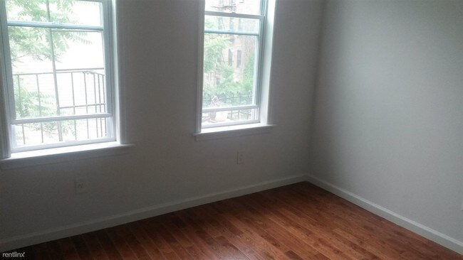 Foto del edificio - 174 Irving Ave