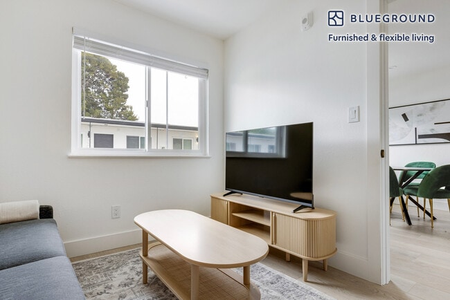 Building Photo - 2124 Parker St