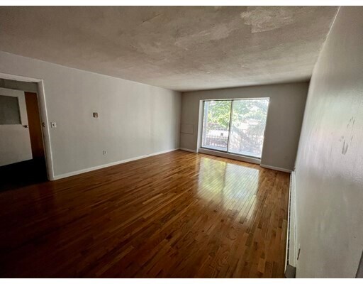 Primary Photo - 30 Fremont St