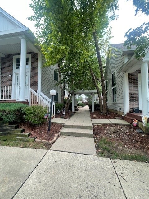 Foto del edificio - 316 Fieldstone Ct
