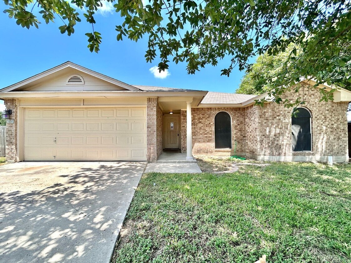 Foto principal - Beautiful 4 BR / 2 BA Home for Rent in Cop...
