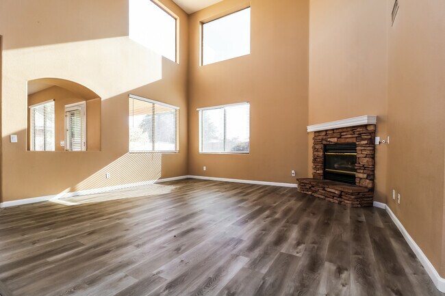 Foto del edificio - 16591 W McKinley St