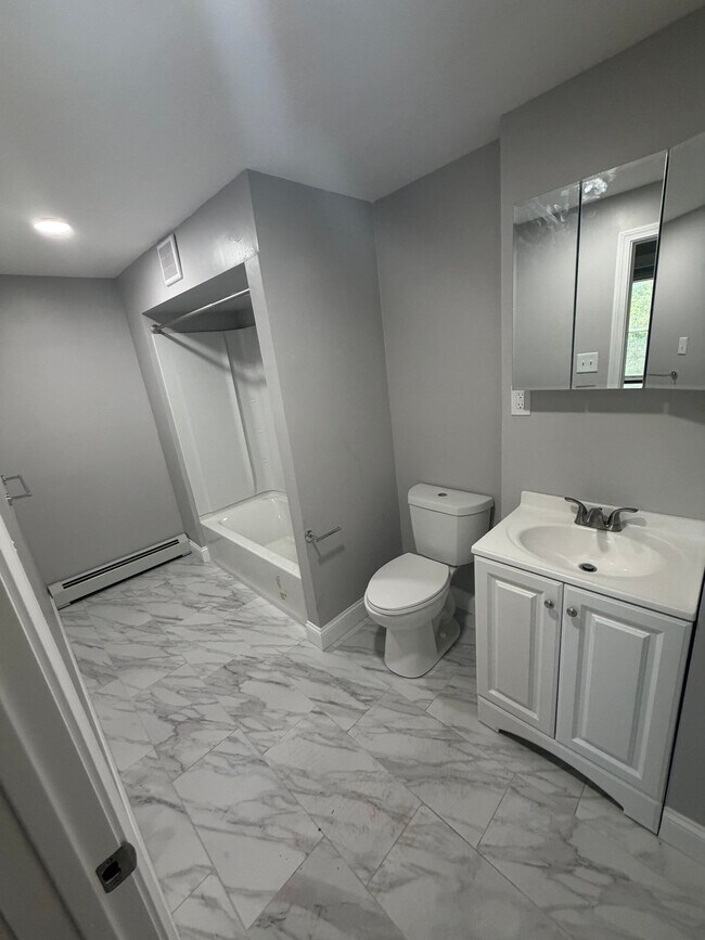 Building Photo - 597 Millbury St