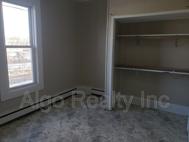 Building Photo - 1012 7th St E