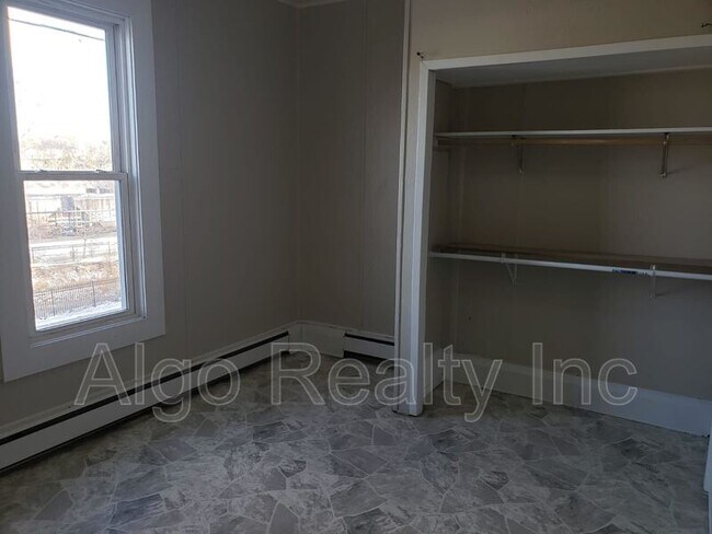 Foto del edificio - 1012 7th St E