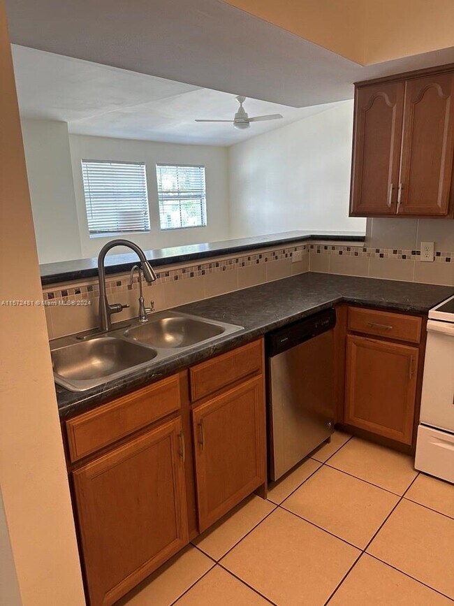 Building Photo - 10371 SW 150th Pl