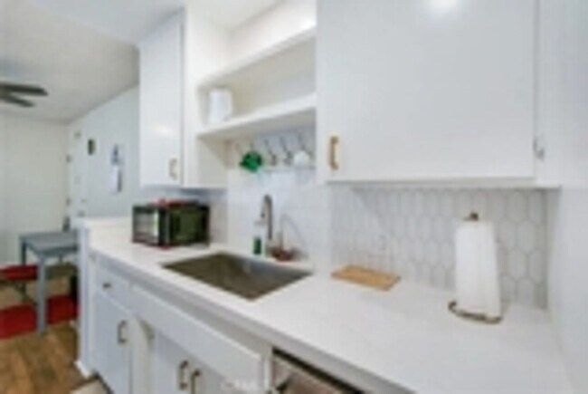 Foto del edificio - SIGN LEASE BY 2/1/26 RECEIVE 1 MONTH FREE ON 12 MONTH LEASE!