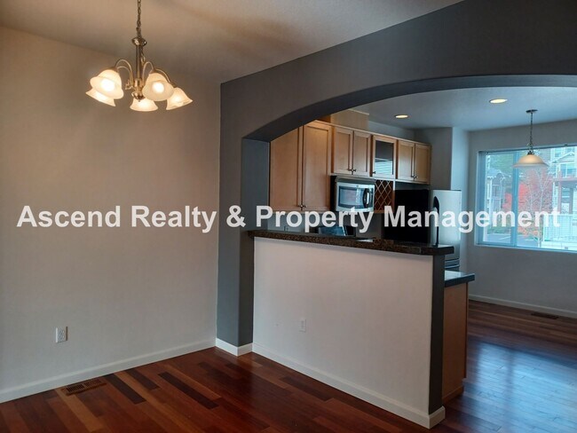 Foto del edificio - Sexton Crest Townhome Open Floor Plan Gas Fireplace 2 Car Tandem Attached Garage Available Mid March