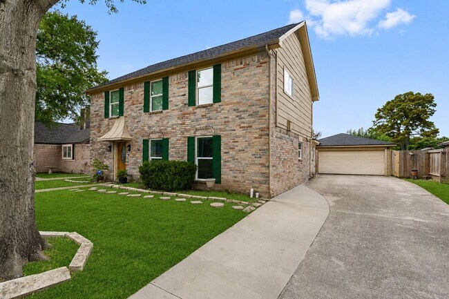 Building Photo - 9919 Golden Sunshine Dr