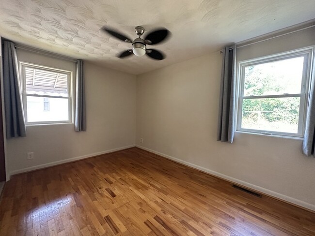 Building Photo - 1315 Bretton Dr